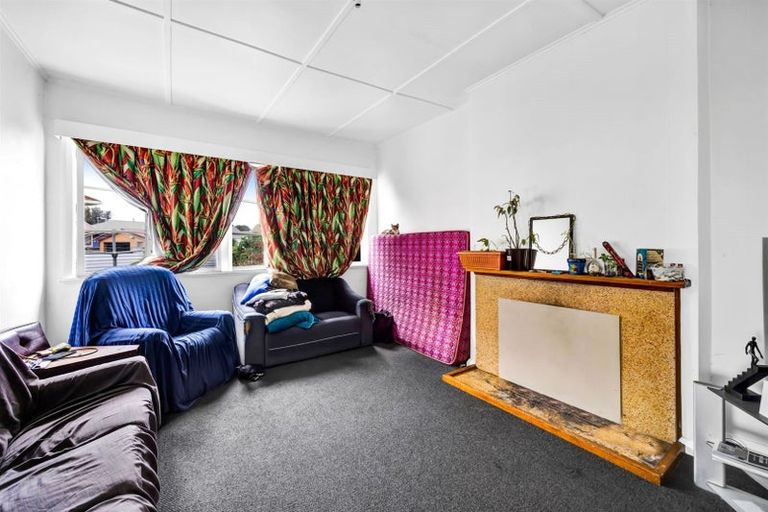 Photo of property in 210 South Road, Hawera, 4610