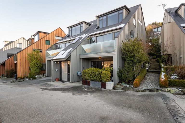 Photo of property in Marina Village, 1/10 Marina Drive, Frankton, Queenstown, 9300