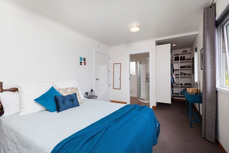 Photo of property in 17 York Crescent, Westown, New Plymouth, 4310