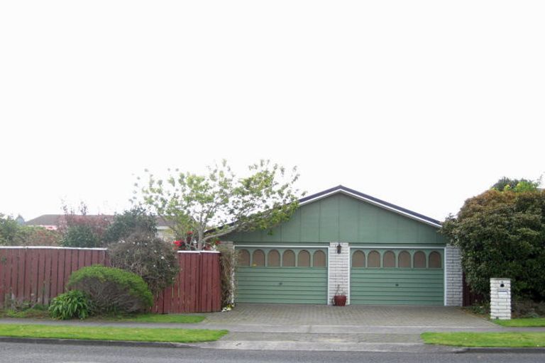 Photo of property in 4 Karina Road, Merrilands, New Plymouth, 4312