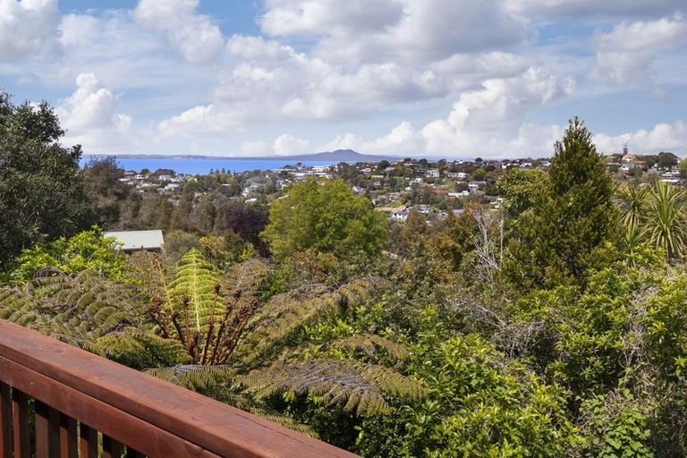 Photo of property in 1/9 Reynolds Place, Torbay, Auckland, 0630