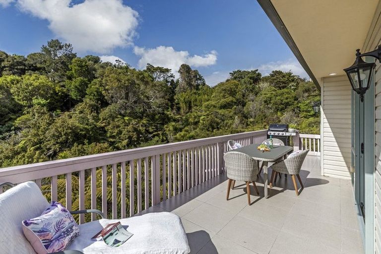 Photo of property in 3 Lincoln Close, Northcross, Auckland, 0630