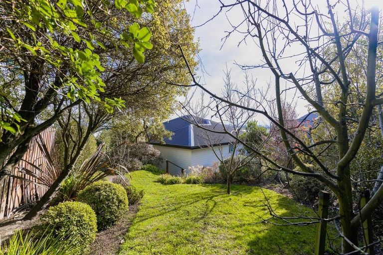 Photo of property in 19 The Brae, Mount Pleasant, Christchurch, 8081