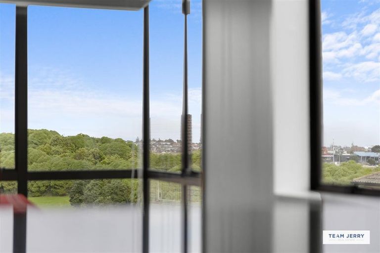 Photo of property in 28 Fairchild Avenue, Goodwood Heights, Auckland, 2105