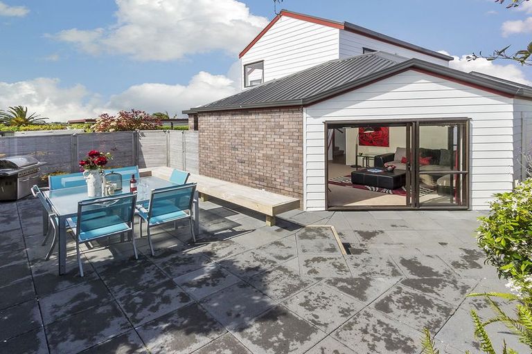 Photo of property in 2/15 Vincent Street, Howick, Auckland, 2014