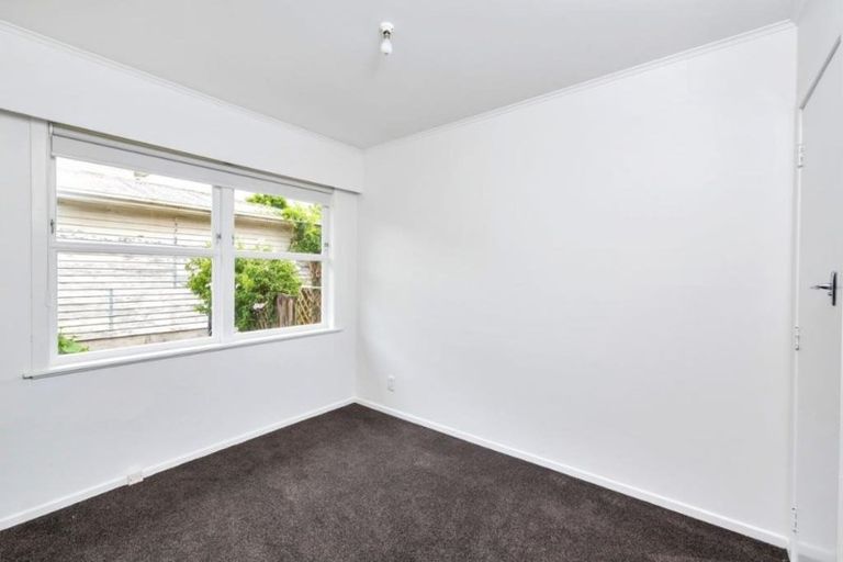 Photo of property in 2/16 Blacklock Avenue, Henderson, Auckland, 0612