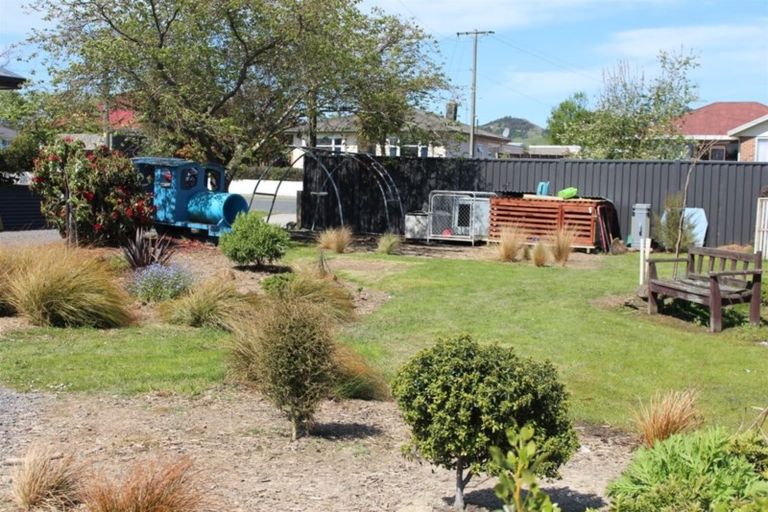 Photo of property in 18 Johnson Street, Milton, 9220