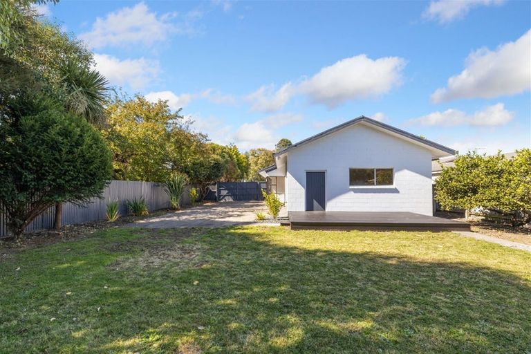 Photo of property in 385 Main North Road, Redwood, Christchurch, 8051