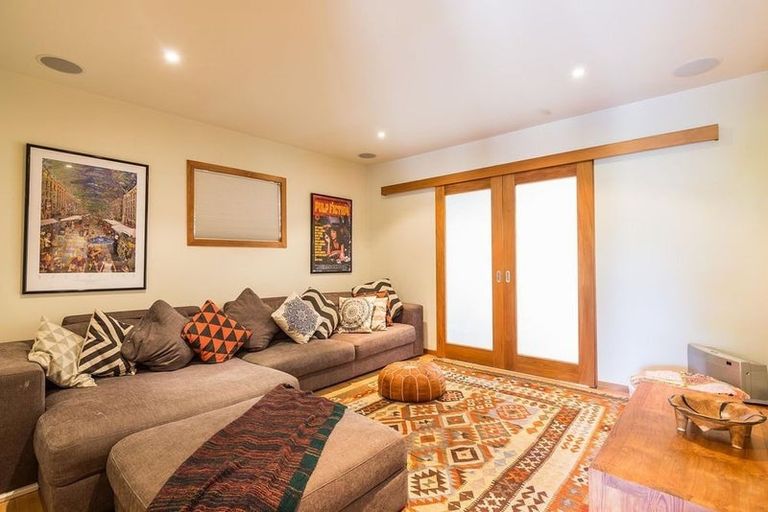 Photo of property in 69 Ocean View Road, Hillcrest, Auckland, 0627