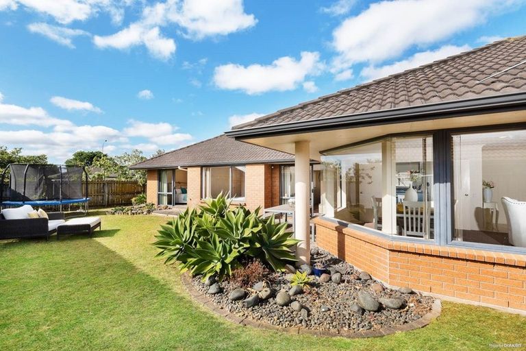 Photo of property in 14 Ballydonegan Rise, East Tamaki, Auckland, 2013