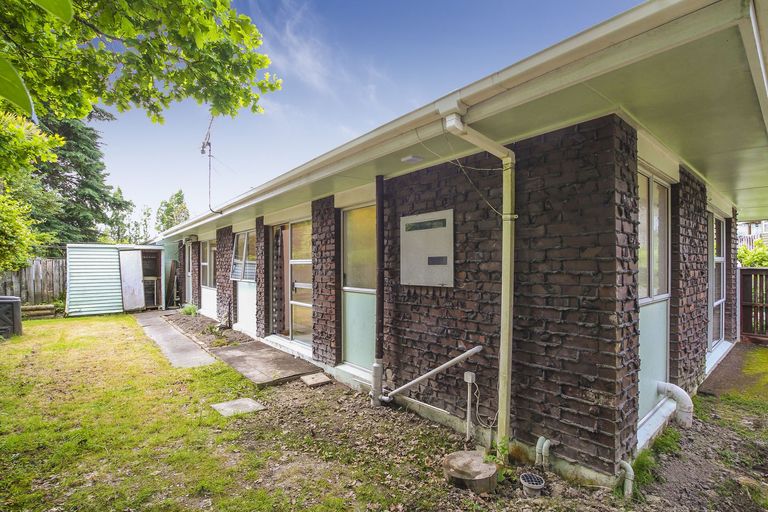 Photo of property in 1/18 Kashmir Road, Glen Eden, Auckland, 0602