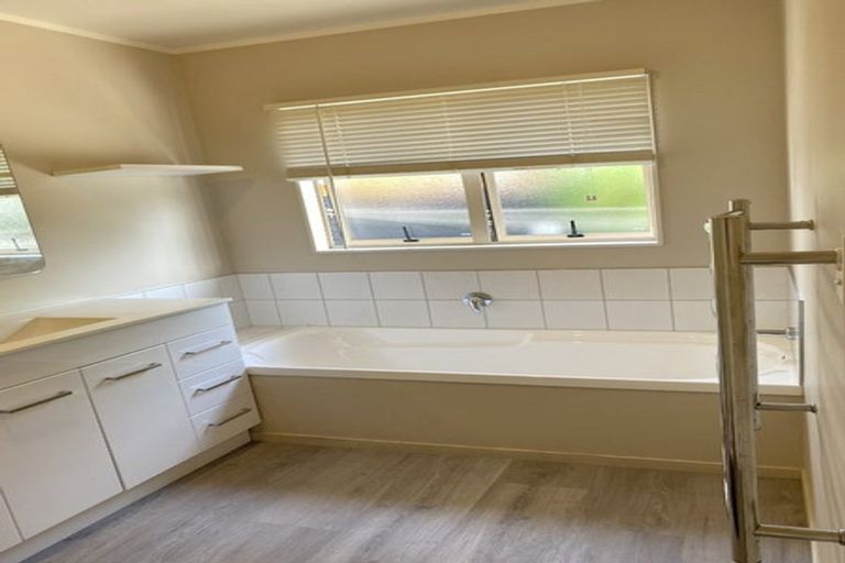 Photo of property in 37b Harrington Road, Henderson, Auckland, 0610