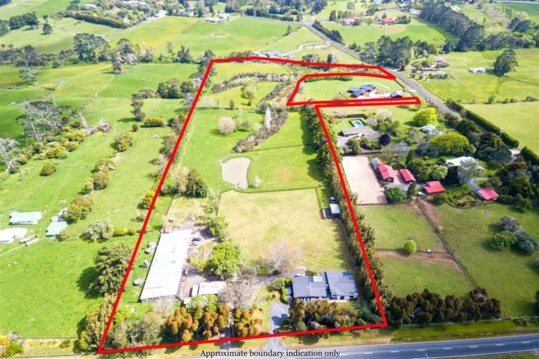 Photo of property in 32 Hanham Road, Kumeu, 0891