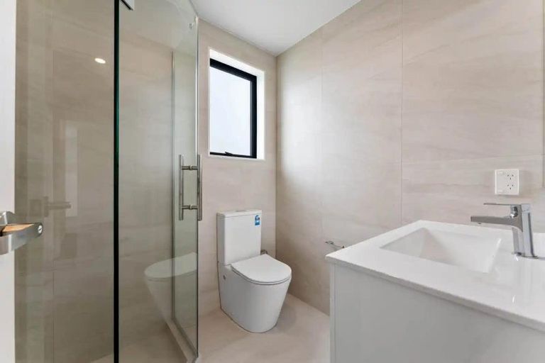 Photo of property in 28 Whare Kauri Road, Papakura, 2110