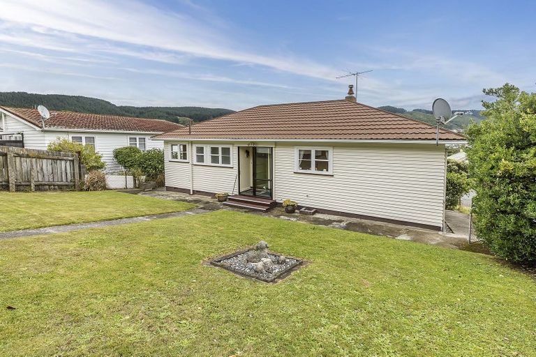 Photo of property in 57 Taylor Terrace, Tawa, Wellington, 5028