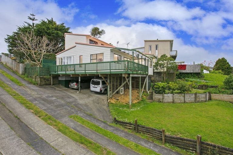Photo of property in 1/13 Target Road, Totara Vale, Auckland, 0629