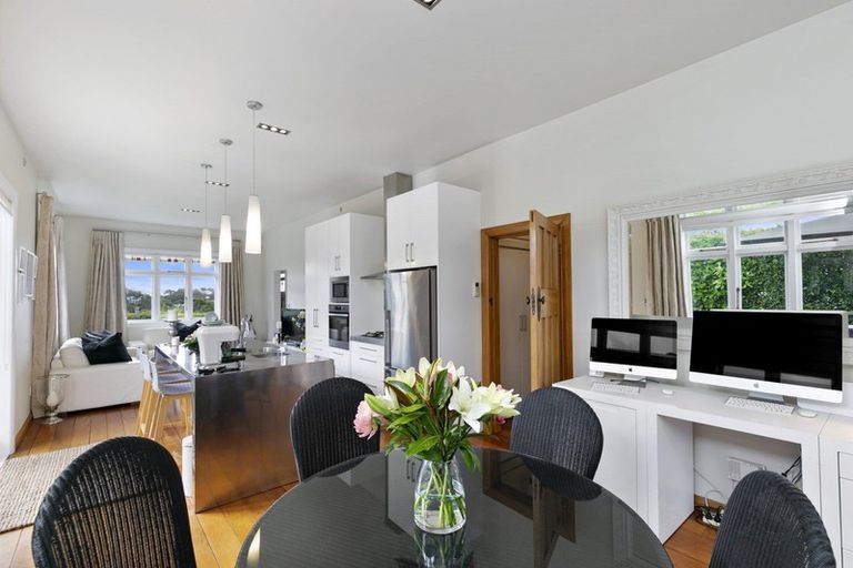 Photo of property in 18 Cashmere Avenue, Khandallah, Wellington, 6035