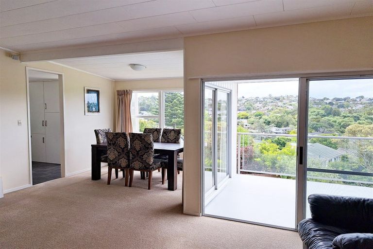 Photo of property in 18 Shanaway Rise, Hillcrest, Auckland, 0627
