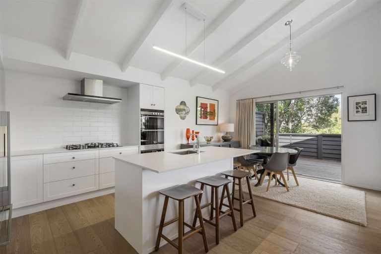 Photo of property in 2/76 Wairoa Road, Narrow Neck, Auckland, 0624