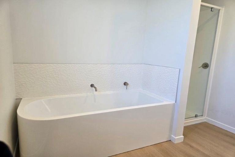 Photo of property in 2/102 Yaldhurst Road, Sockburn, Christchurch, 8042