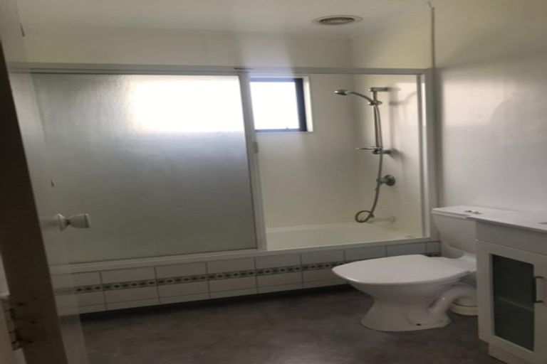 Photo of property in 110 Woodman Drive, Tawa, Wellington, 5028