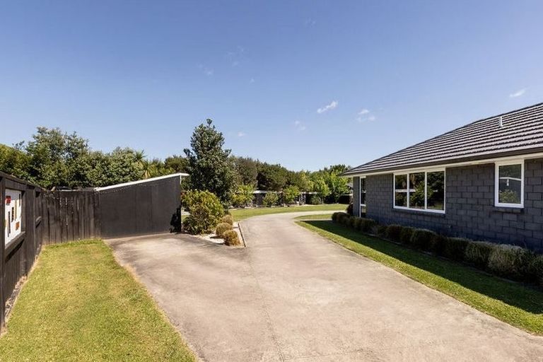 Photo of property in 266 Lakes Boulevard, Pyes Pa, Tauranga, 3112