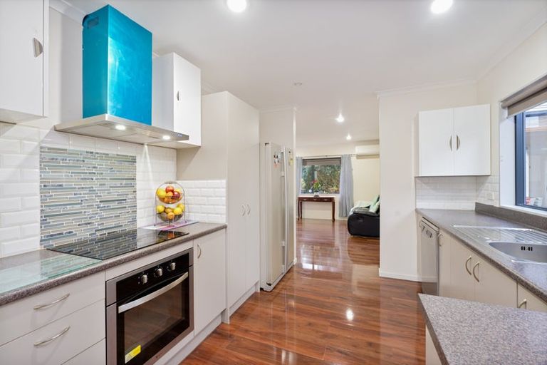 Photo of property in 13 Pyramid Place, Glen Eden, Auckland, 0602