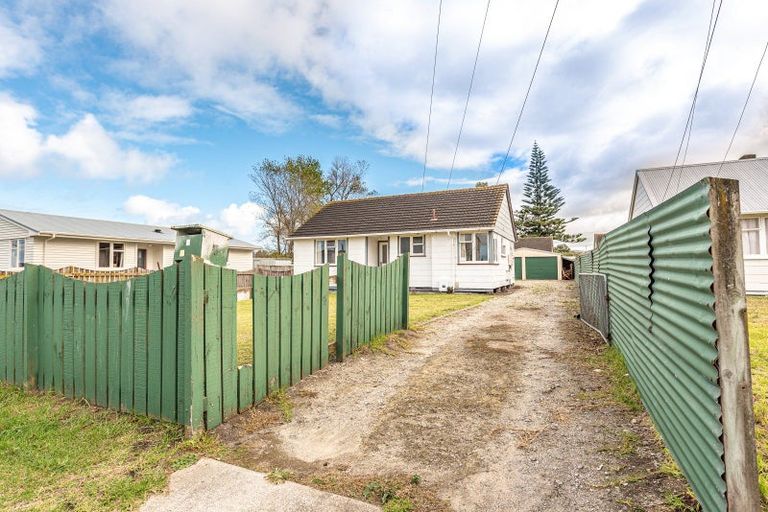 Photo of property in 27 Matipo Street, Castlecliff, Whanganui, 4501