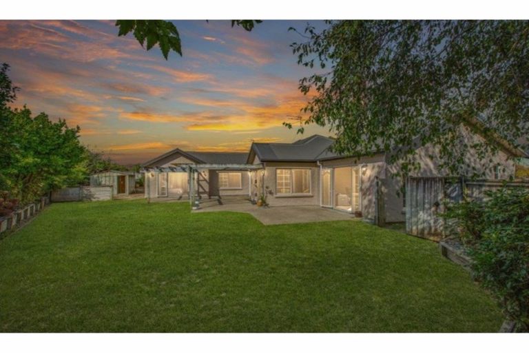 Photo of property in 18 Roderick Place, Rototuna, Hamilton, 3210