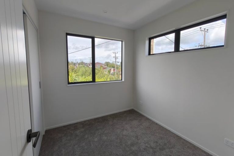Photo of property in 118 Chivalry Road, Glenfield, Auckland, 0629