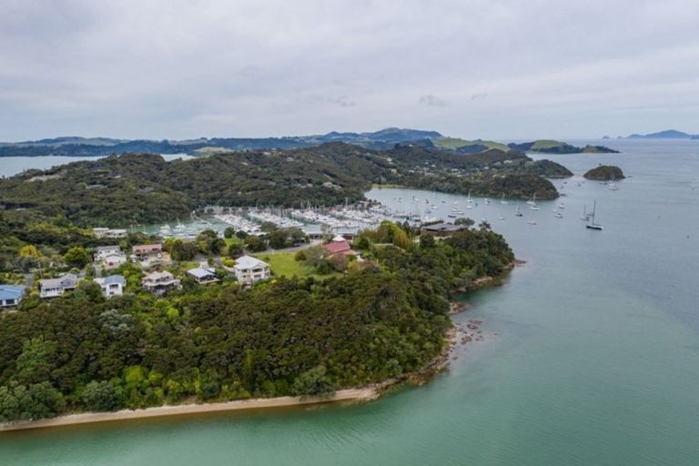Photo of property in 88 Doves Bay Road, Kerikeri, 0294