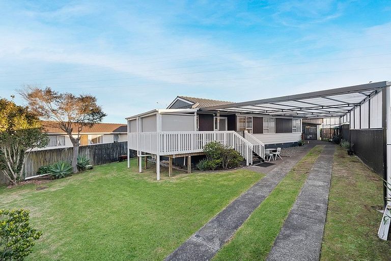 Photo of property in 35 Kindergarten Drive, Conifer Grove, Takanini, 2112