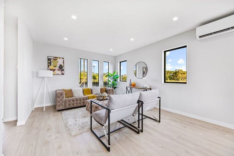 Photo of property in 63 Mcindoe Road, Kumeu, 0810