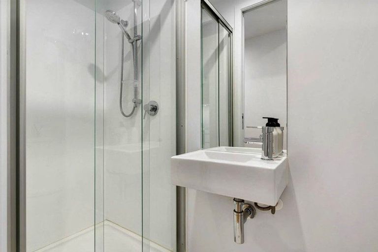 Photo of property in Frank Sargeson Apts, 102/80 Anzac Street, Takapuna, Auckland, 0622