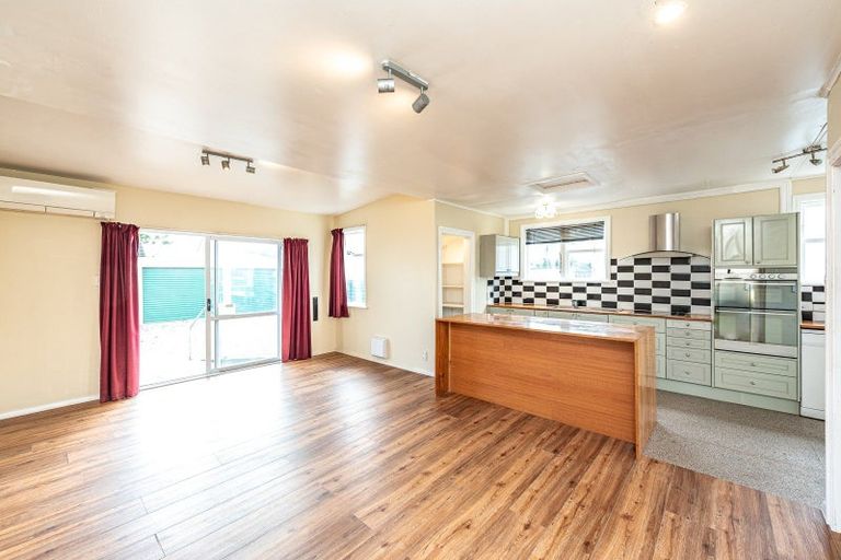Photo of property in 27 Matipo Street, Castlecliff, Whanganui, 4501