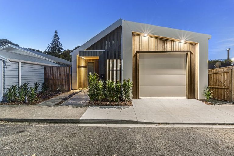 Photo of property in 6 Aubrey Street, New Plymouth, 4310