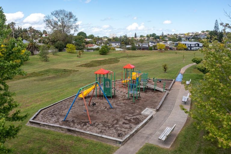 Photo of property in 1/45 Seine Road, Forrest Hill, Auckland, 0620