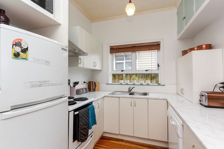 Photo of property in 27 Ngaio Street, Strandon, New Plymouth, 4312