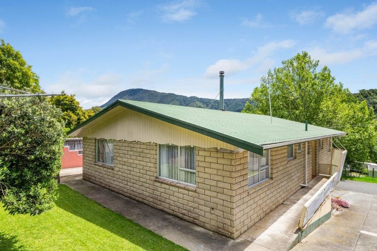 Photo of property in 13 Milton Terrace, Picton, 7220