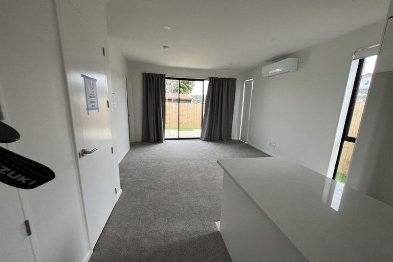 Photo of property in 4/535 Swanson Road, Ranui, Auckland, 0612