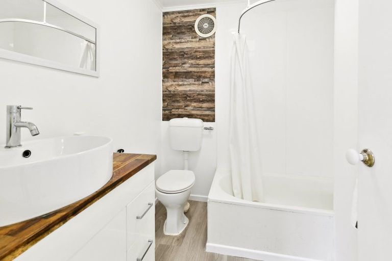 Photo of property in 72c Black Rock Road, Newlands, Wellington, 6037