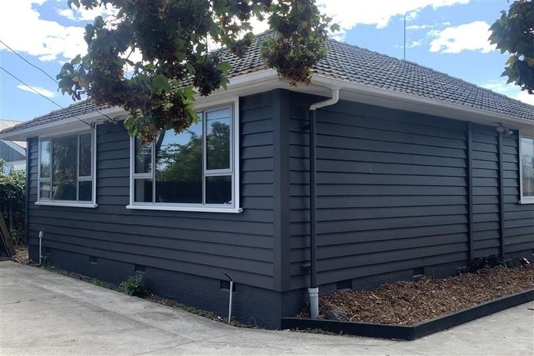 Photo of property in 100 Northcote Road, Northcote, Christchurch, 8052