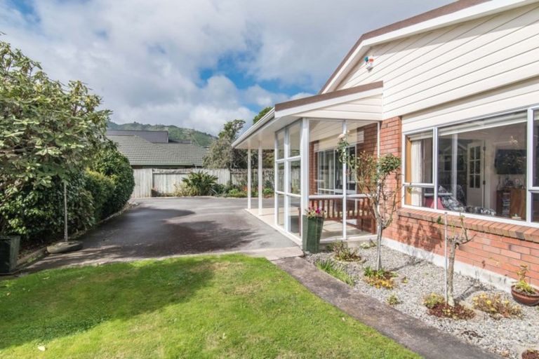 Photo of property in 64 Kapanui Road, Waikanae, 5036