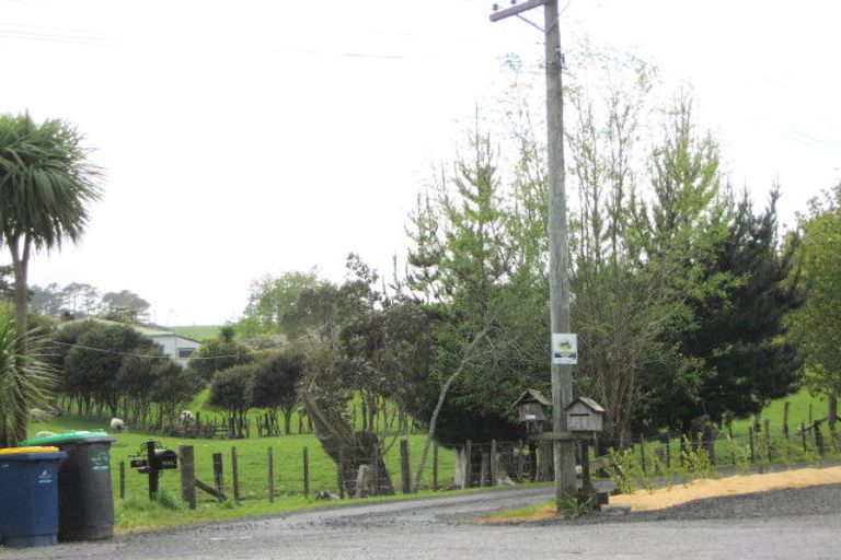 Photo of property in 43 Township Road, Waitakere, Auckland, 0816