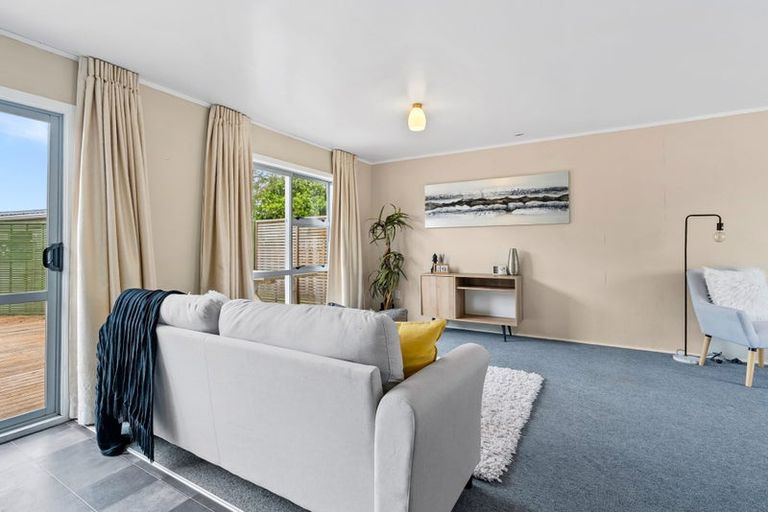 Photo of property in 12 Curlew Place, One Tree Point, 0118