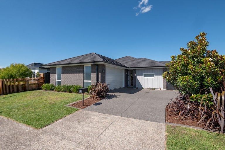 Photo of property in 18 Tabraham Crescent, Pyes Pa, Tauranga, 3112