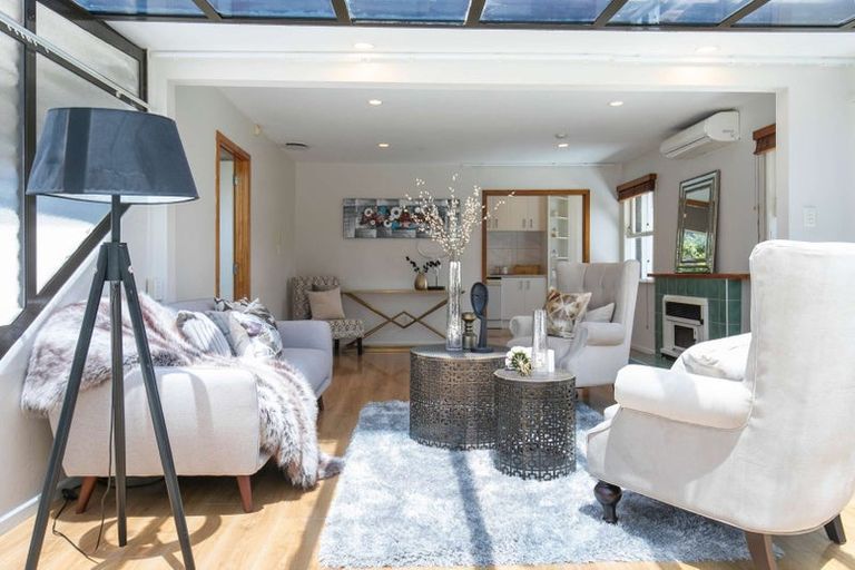 Photo of property in 34 La Rosa Street, Green Bay, Auckland, 0604