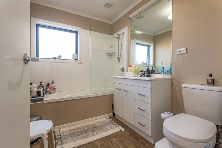 Photo of property in 56 Shamrock Street, Takaro, Palmerston North, 4412