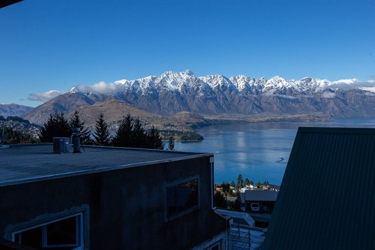 Photo of property in 7b Caples Place, Fernhill, Queenstown, 9300