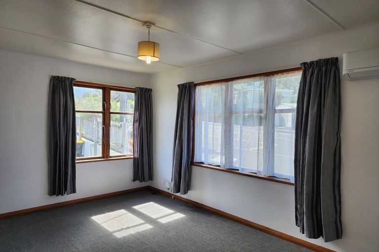 Photo of property in 85 Northland Road, Northland, Wellington, 6012